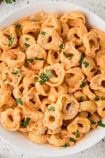 Cheese tortellini with rose sauce in a serving bowl.