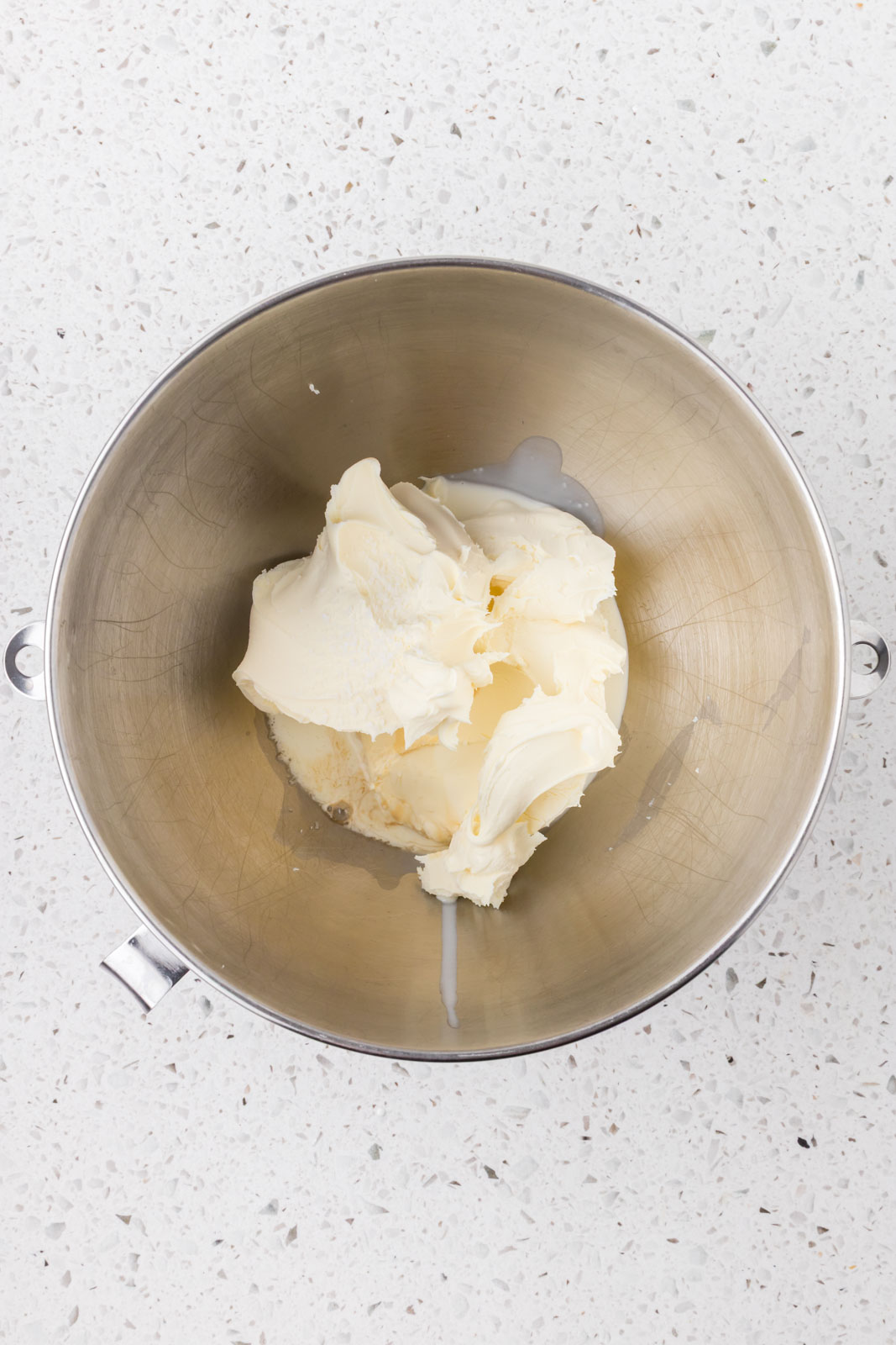 Mascarpone cheese, heavy cream, vanilla, and salt in a mixing bowl.